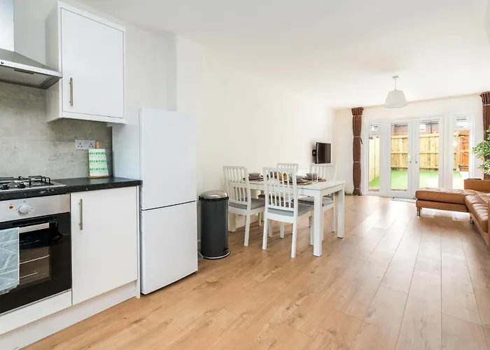 Sleek And Stylish 2Bd Home With A Garden Anerley
